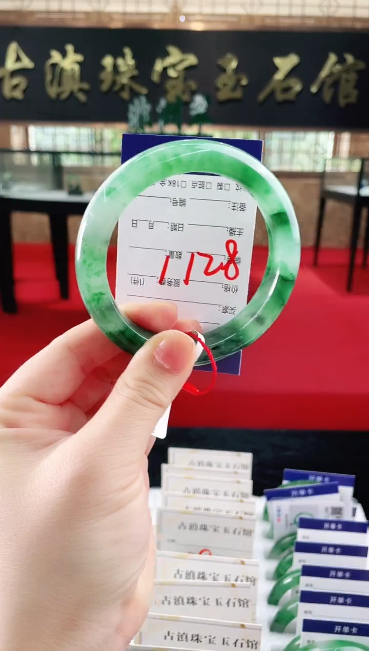 未镶嵌手镯石英质玉（非洲翠）微瑕介意勿拍
