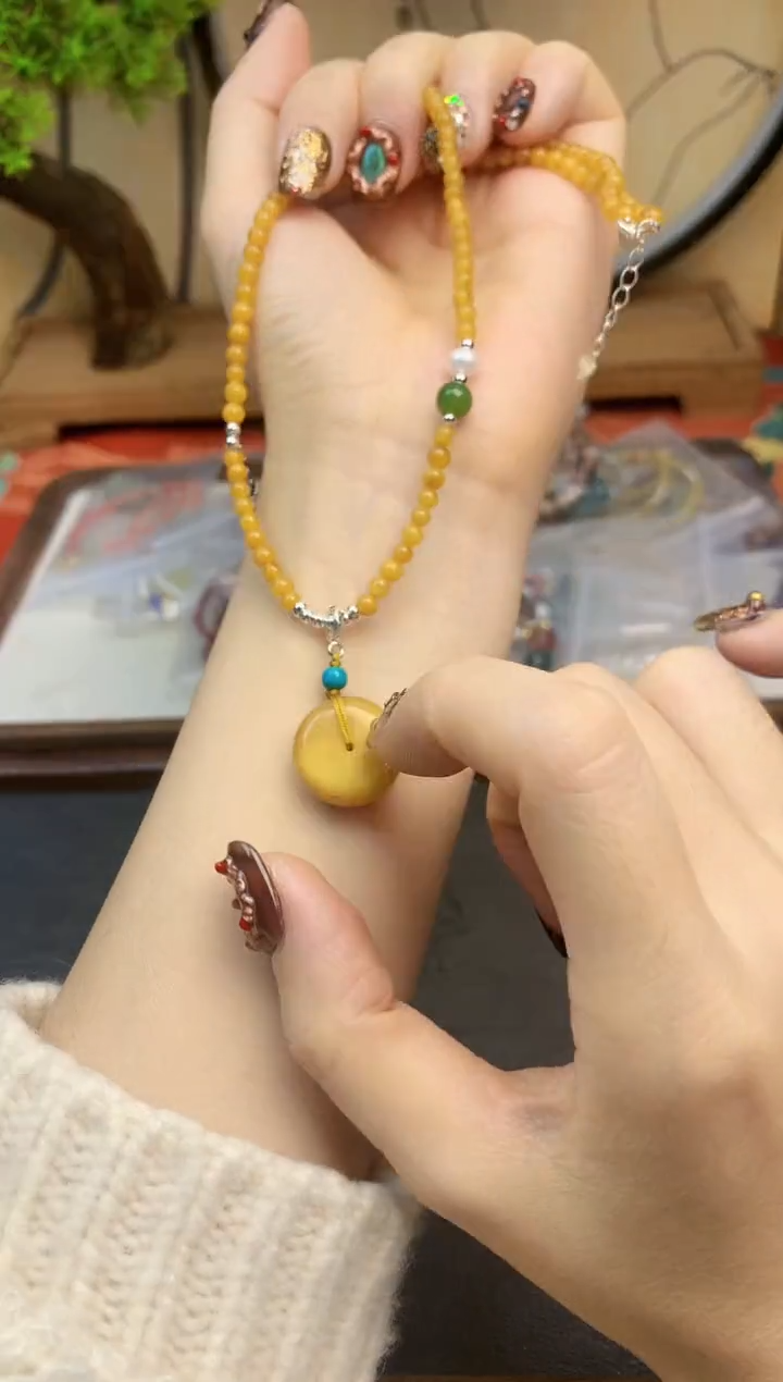 【闪购商品】蜜蜡颈饰银S925镶嵌156手串