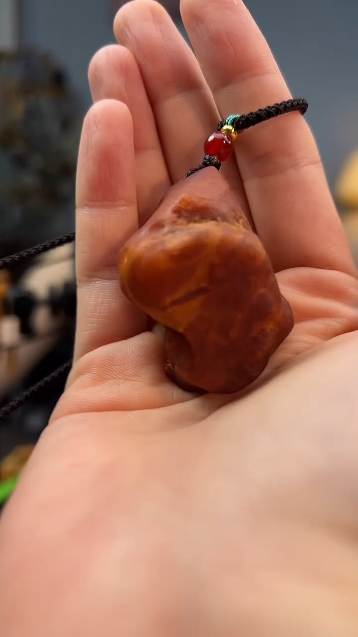 未镶嵌颈饰琥珀吊坠