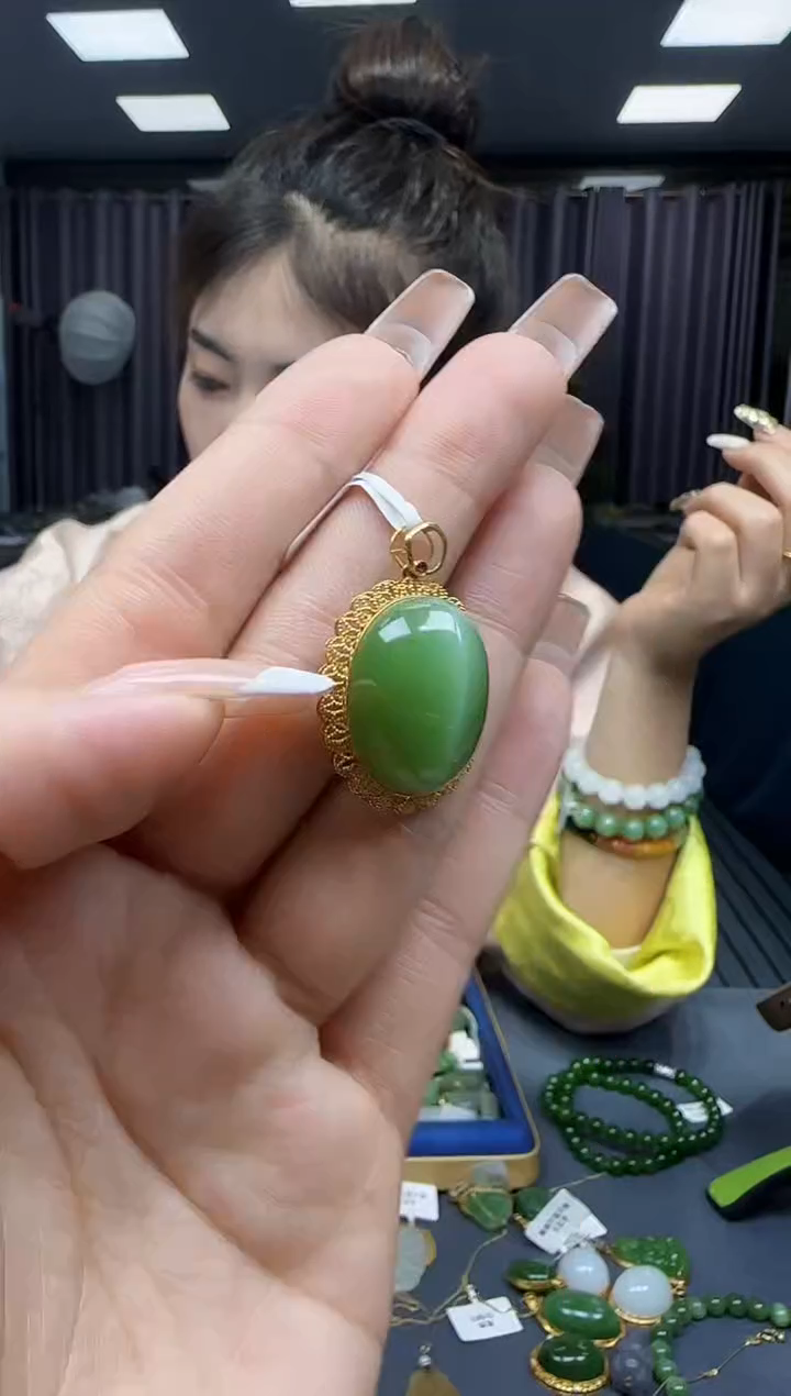 【闪购商品】和田玉挂件18K金镶嵌1