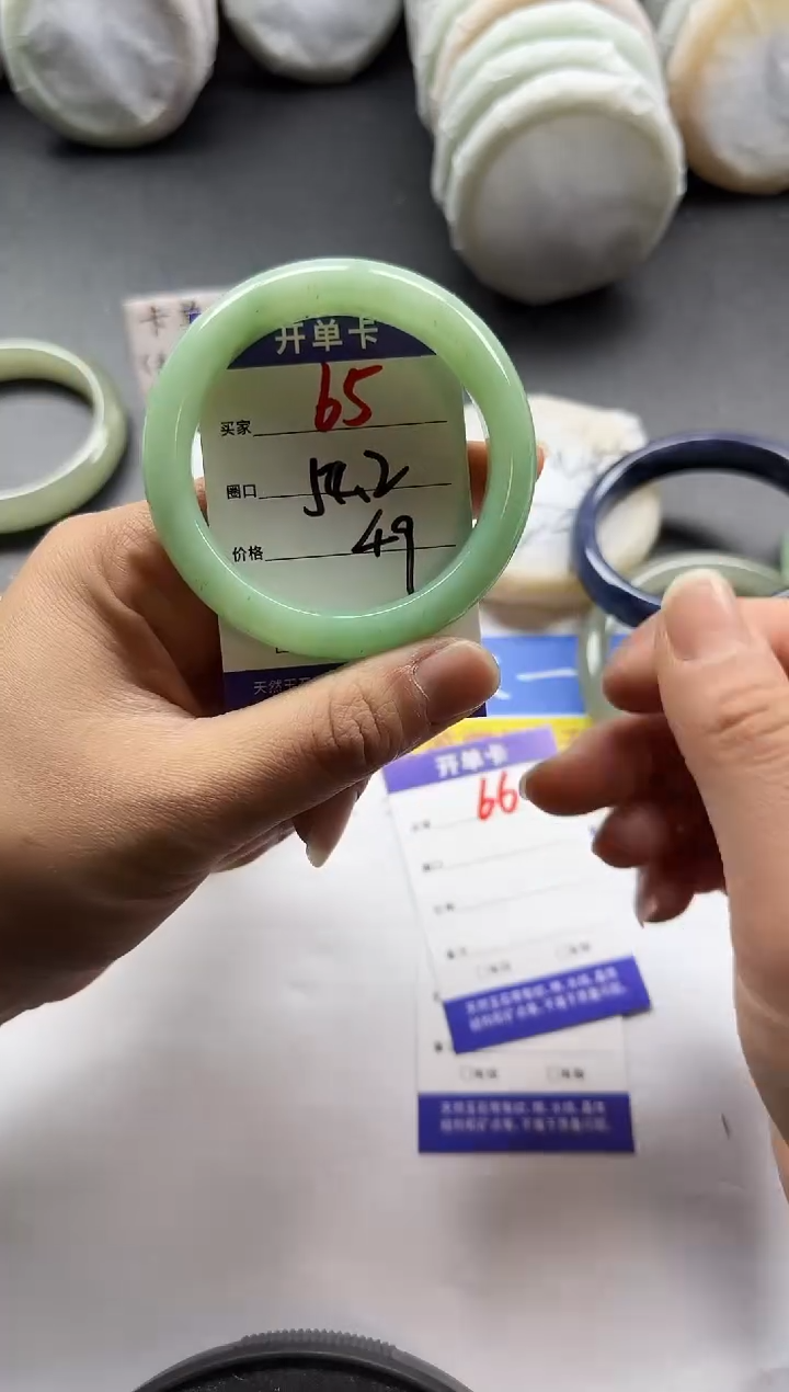 未镶嵌手镯石英质玉65