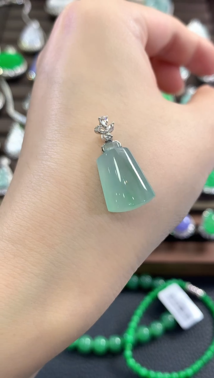 吊坠(不含链)18K金镶嵌翡翠b93    