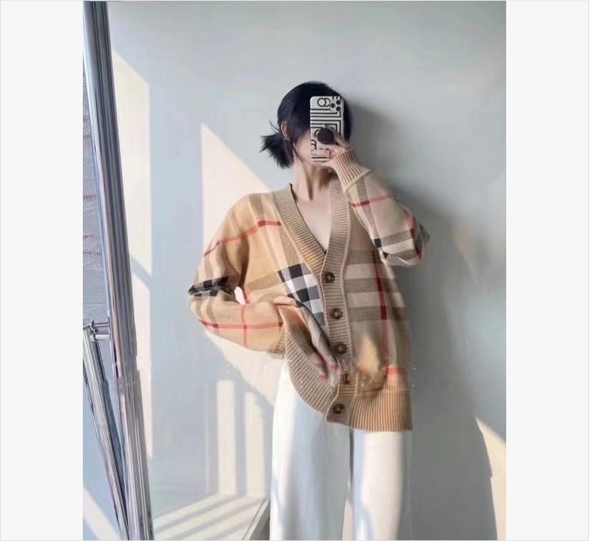 A美式复古卡其棕针织开衫女早秋季慵懒设计感宽松格子V领毛衣外套