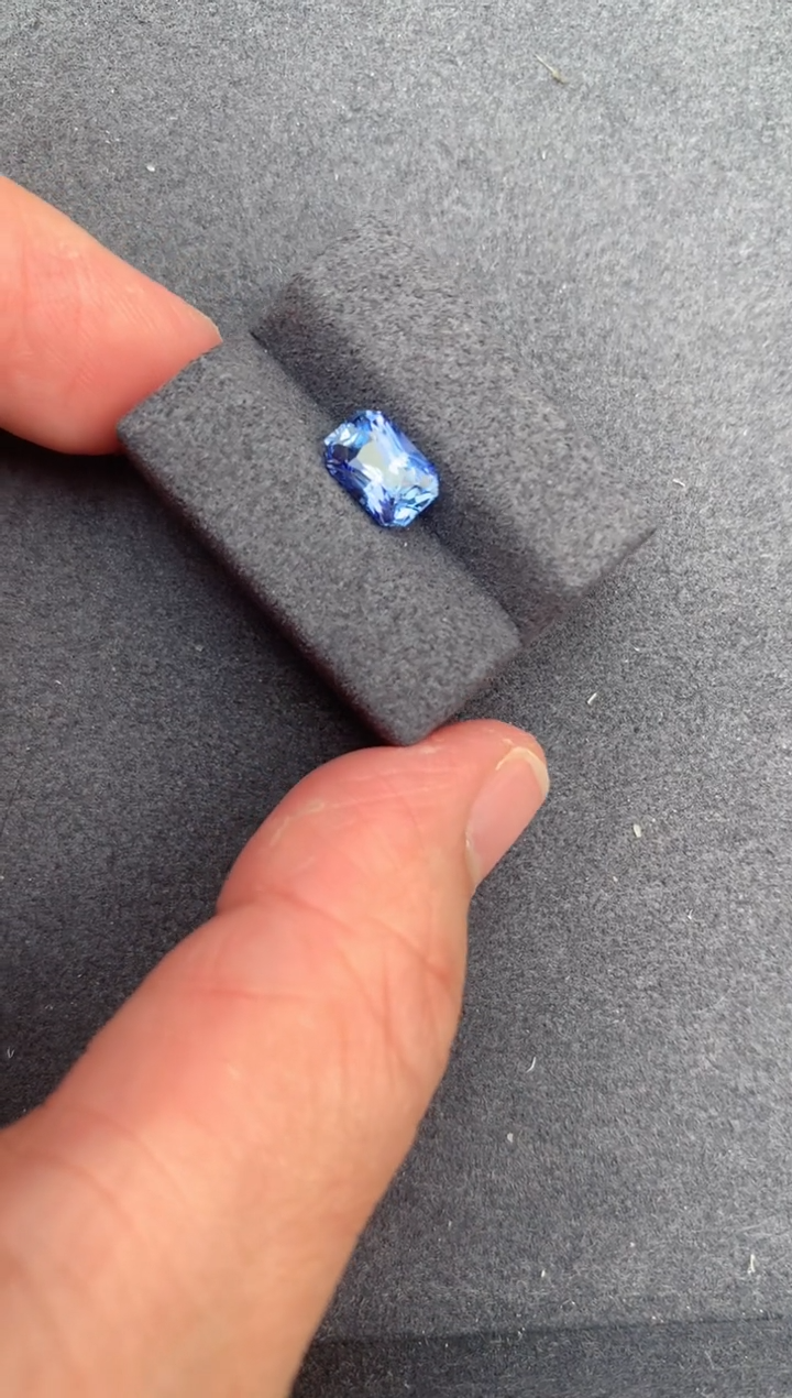 【闪购商品】蓝宝石裸石未镶嵌1.6ct矢车菊