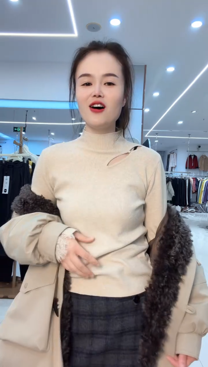 燕麦色时尚百搭打底