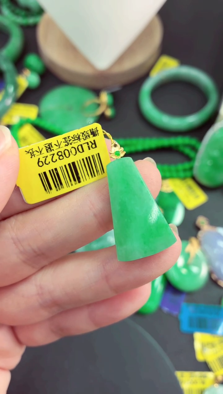 吊坠(不含链)18K金镶嵌翡翠挂件