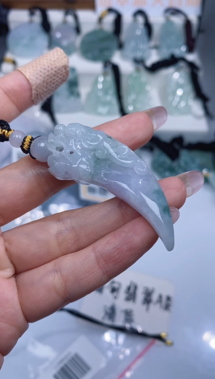 颈饰未镶嵌翡翠吊坠