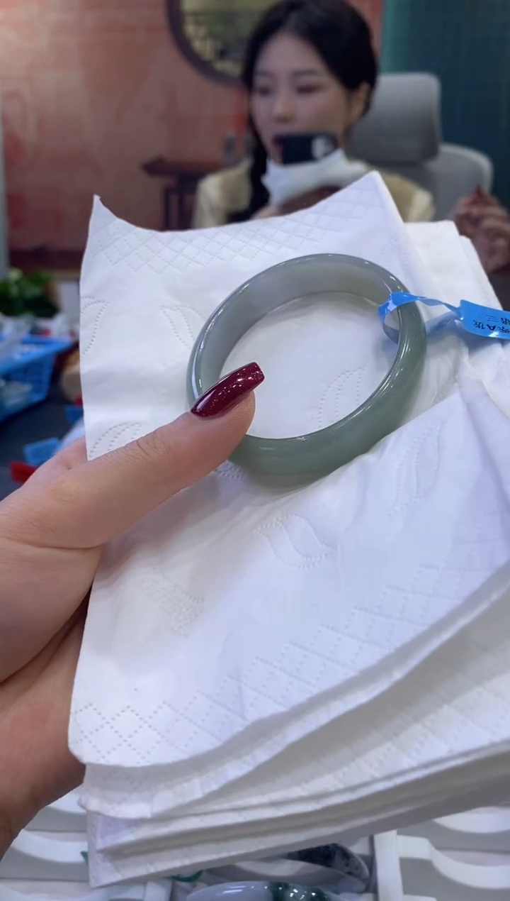 【闪购商品】翡翠手镯未镶嵌多人06235