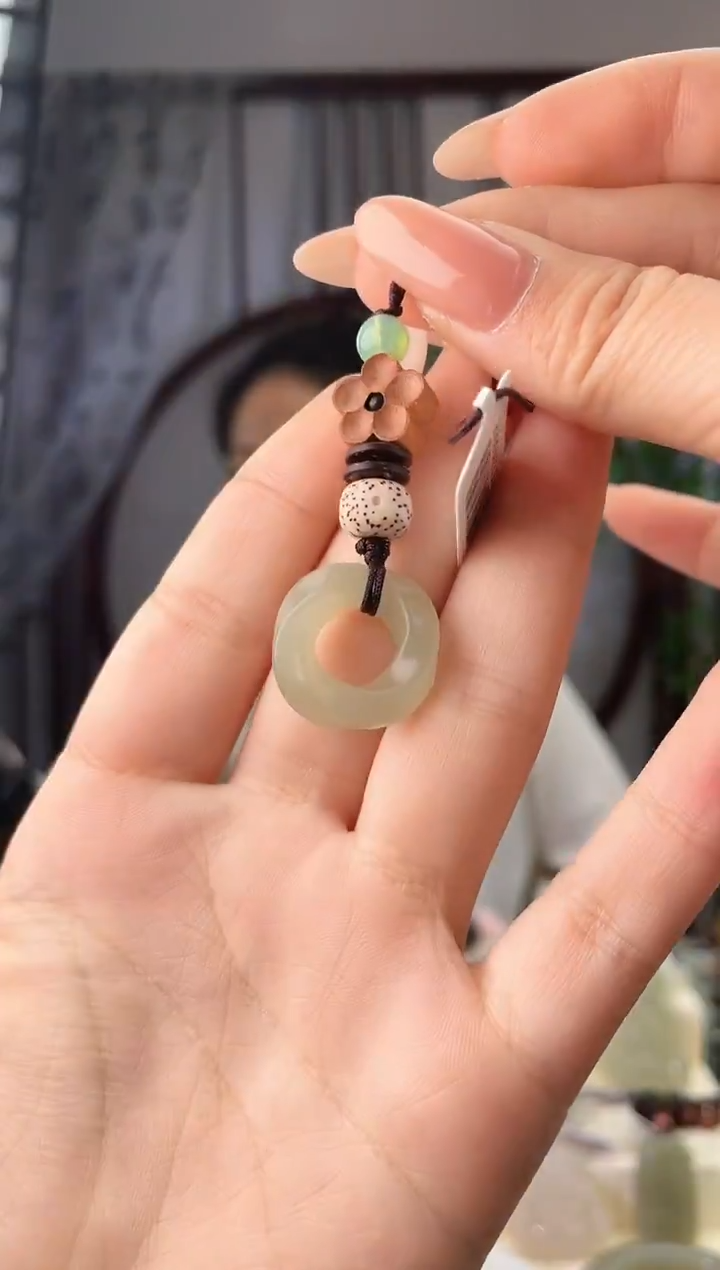 颈饰未镶嵌和田玉莫比乌斯环 xp