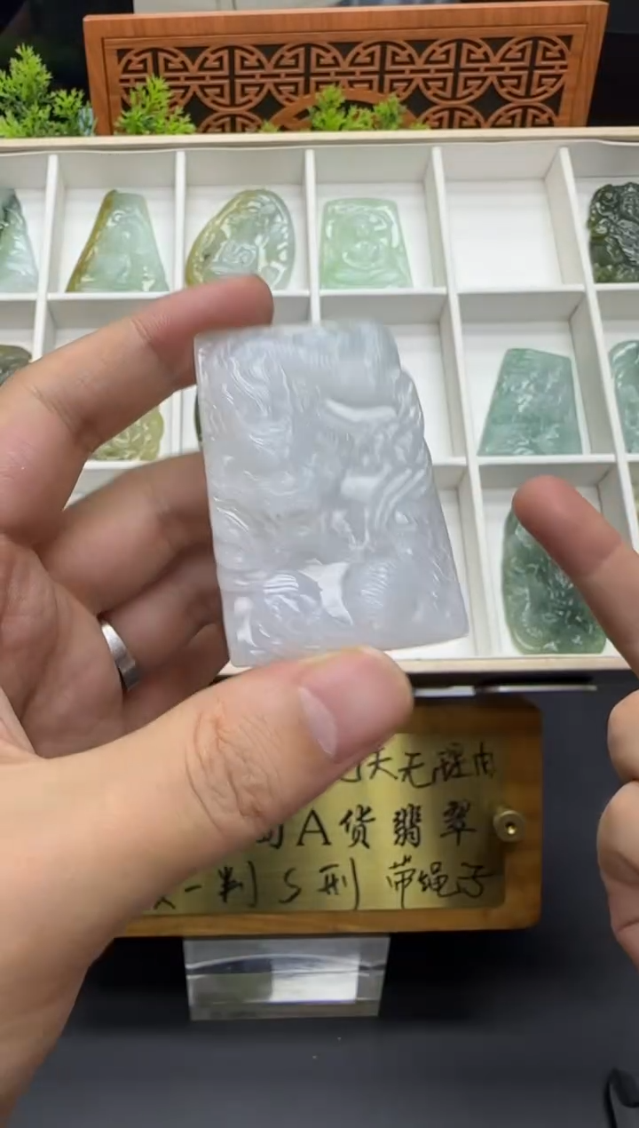 翡翠挂件未镶嵌A货翡翠多样性孤品