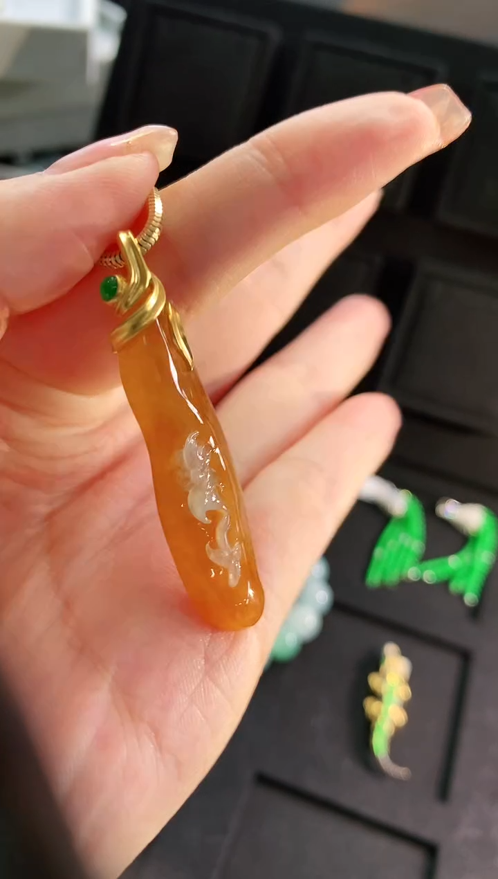 【闪购商品】翡翠吊坠(不含链)18K金镶嵌吊坠