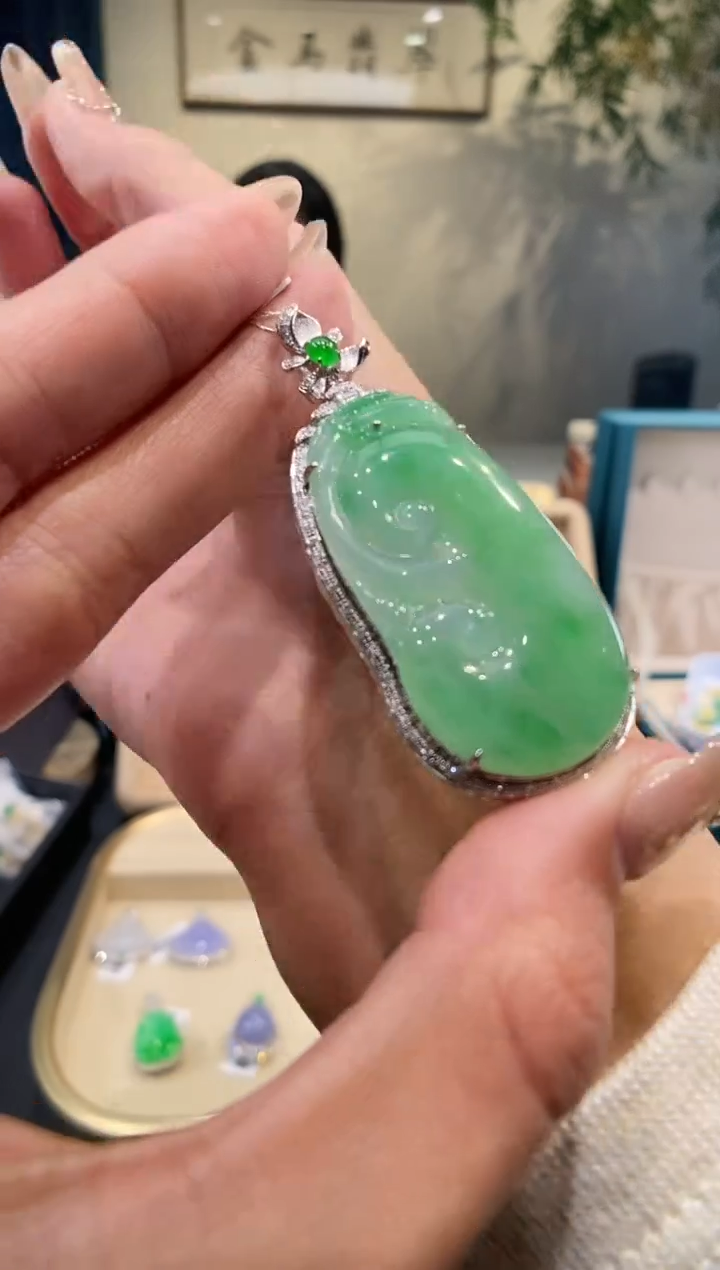 【闪购商品】翡翠吊坠(不含链)18K金镶嵌如意