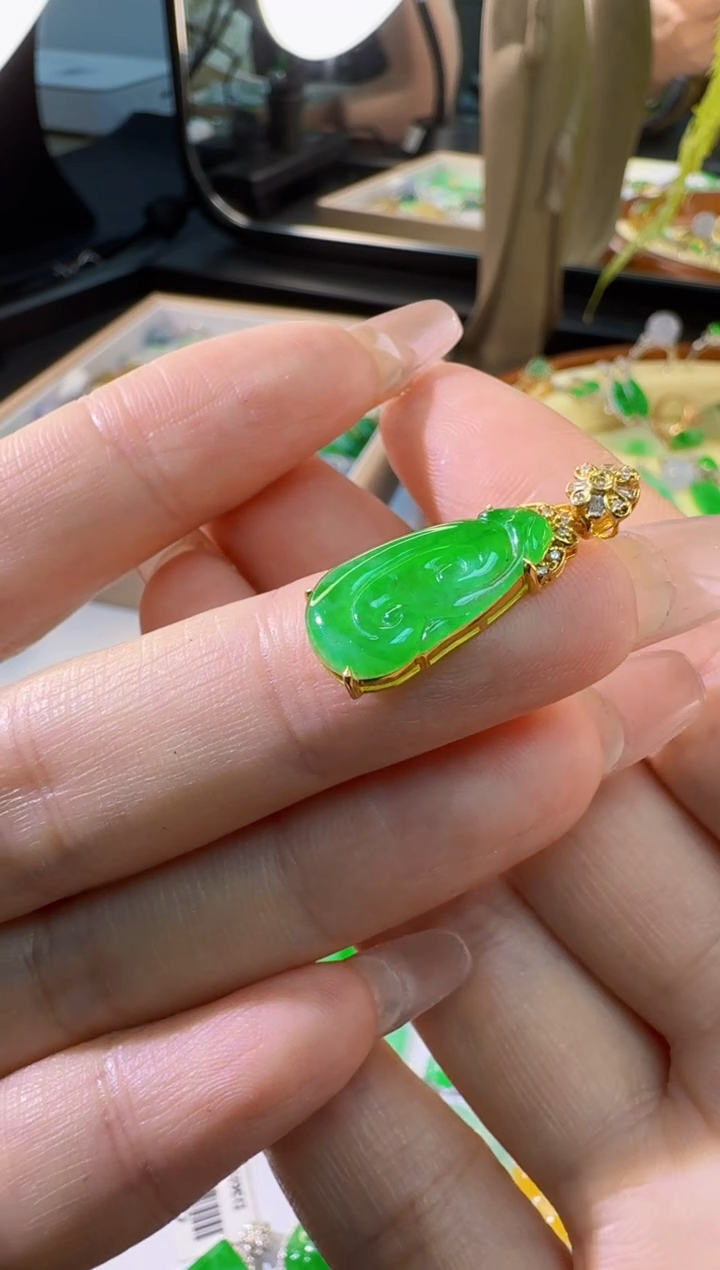 【闪购商品】翡翠颈饰18K金镶嵌缅甸翡翠A货吊坠