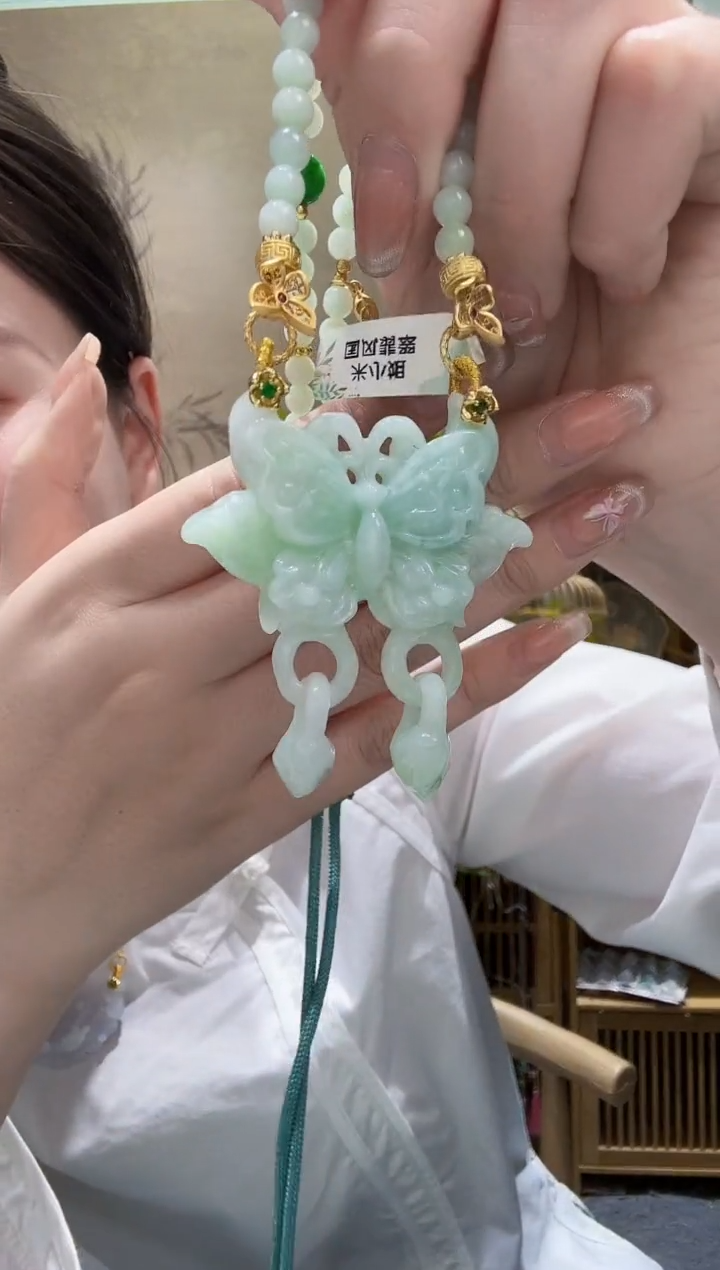 翡翠未镶嵌颈饰吊坠