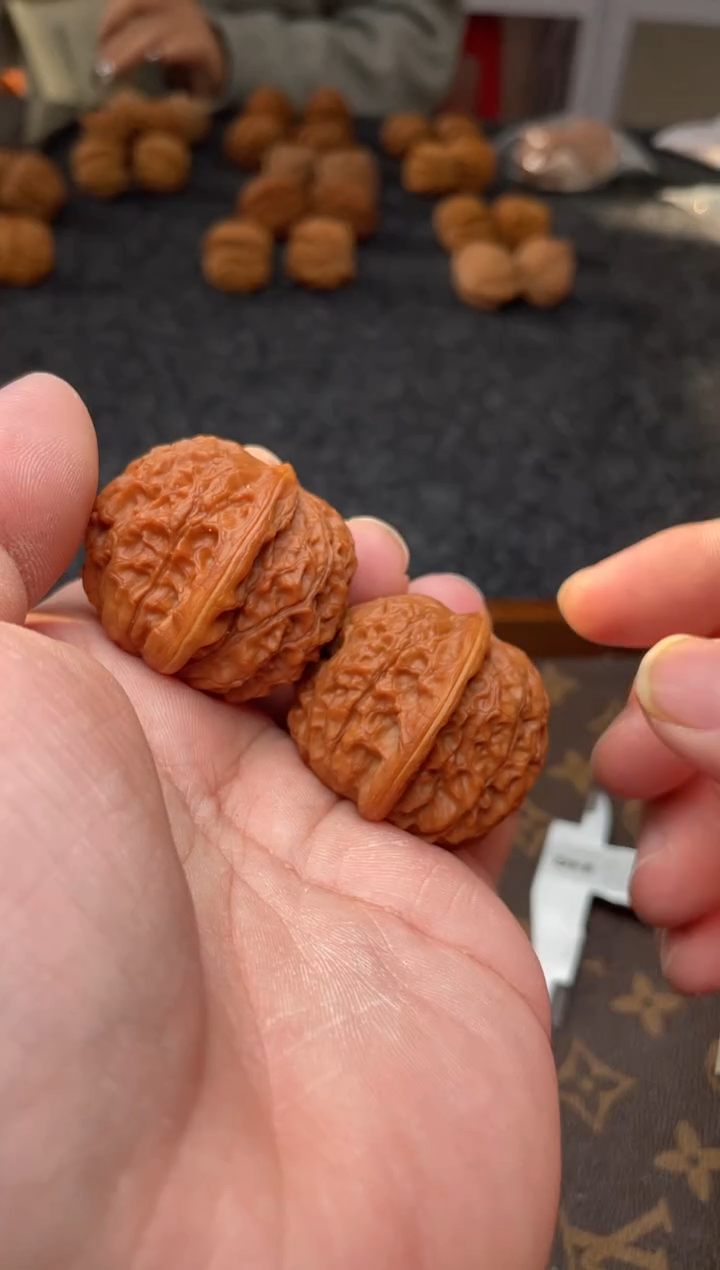 把件文玩核桃B  226号   37尺血麒麟