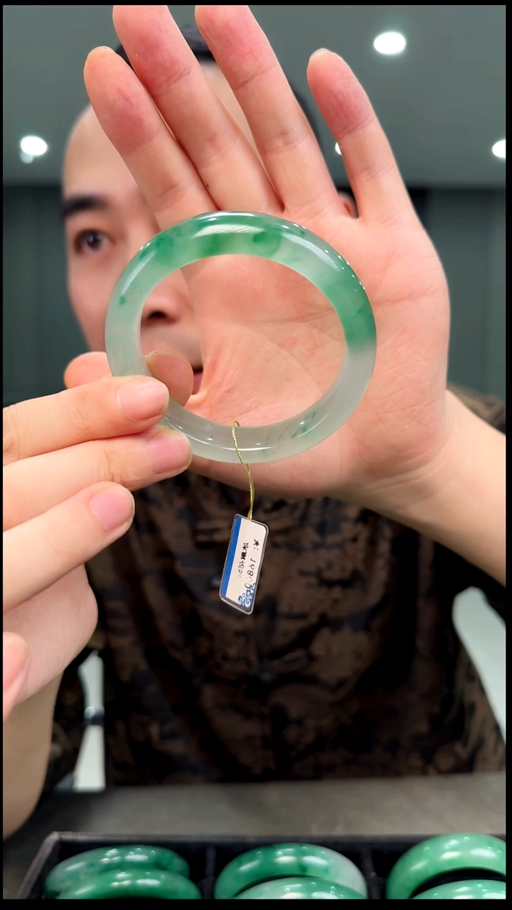 未镶嵌手镯石英质玉56