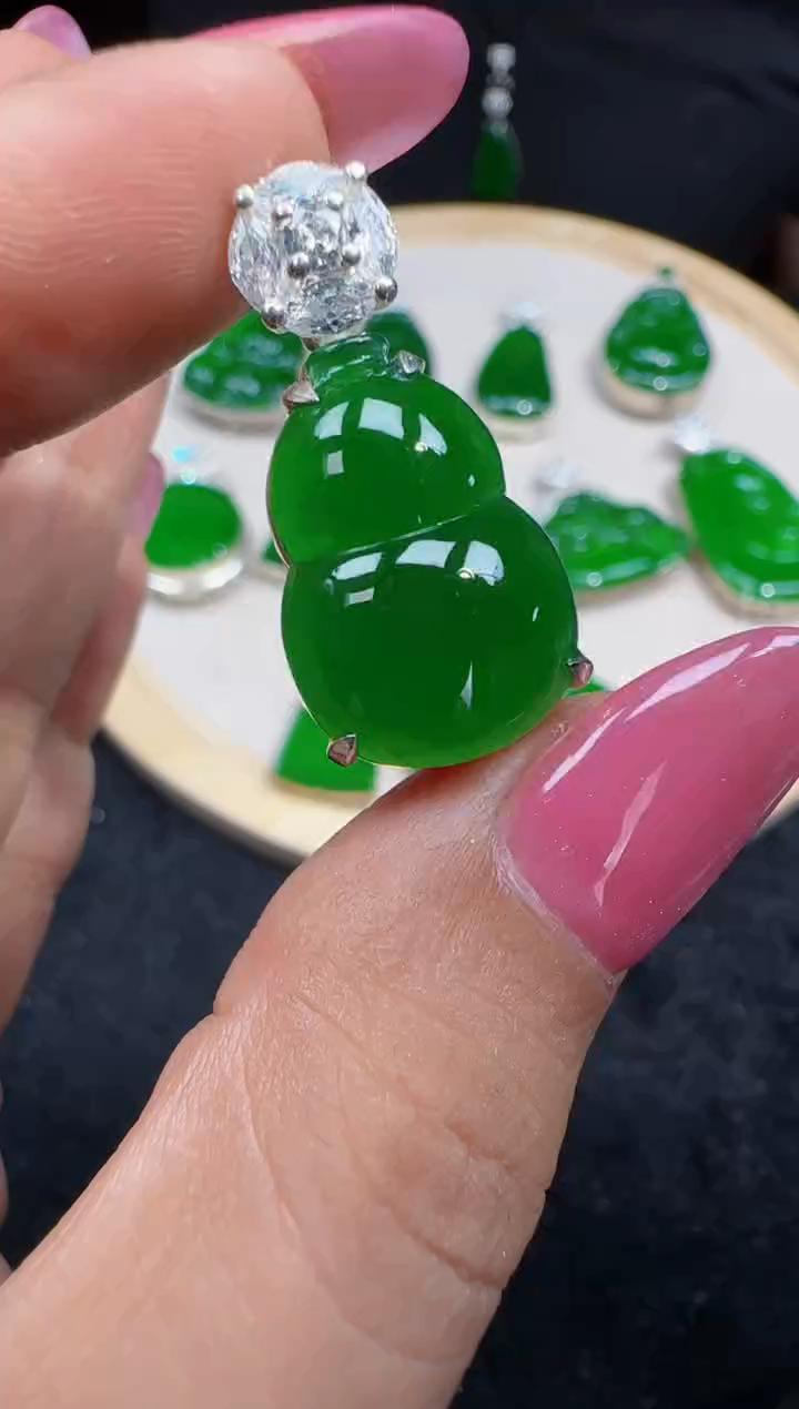 定制翡翠未镶嵌翡翠吊坠130
