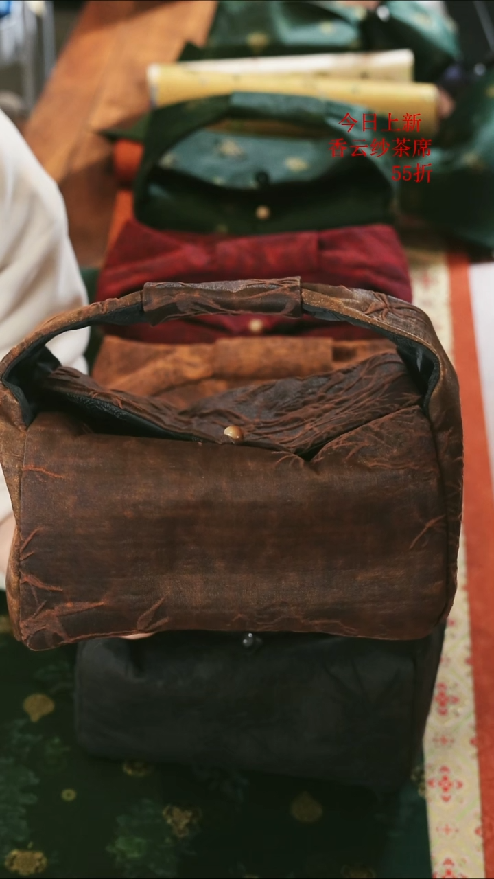 旅行包············