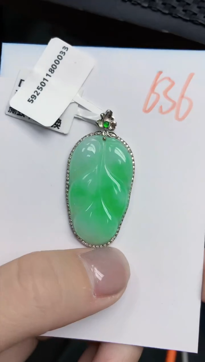 【闪购商品】翡翠颈饰18K金镶嵌天然翡翠A货