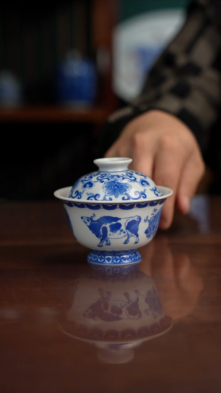 自成堂柴窑青花五牛图