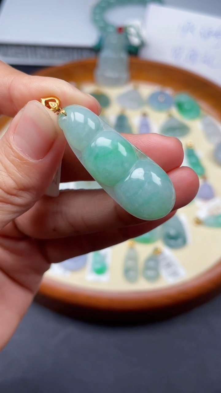 【闪购商品】翡翠颈饰18K金镶嵌豆子