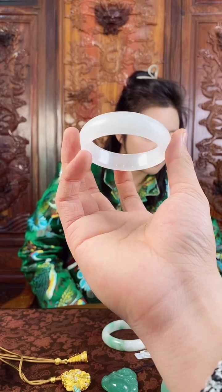 【闪购商品】石英质玉手镯未镶嵌手镯