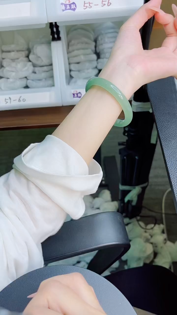 未镶嵌手镯石英质玉124-56.2