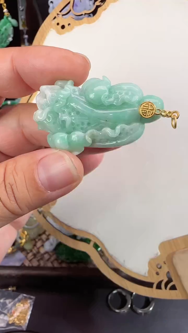 【闪购商品】翡翠颈饰未镶嵌牌子