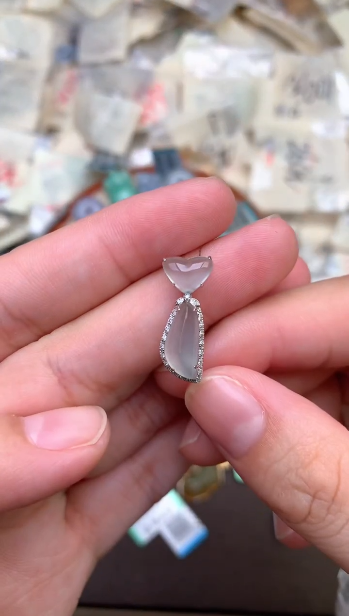 18K金镶嵌挂件翡翠一