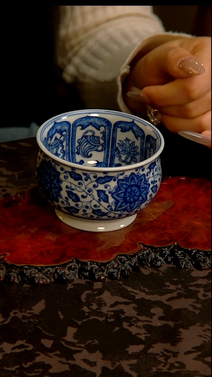 【闪购商品】青花手绘缠枝莲主人杯