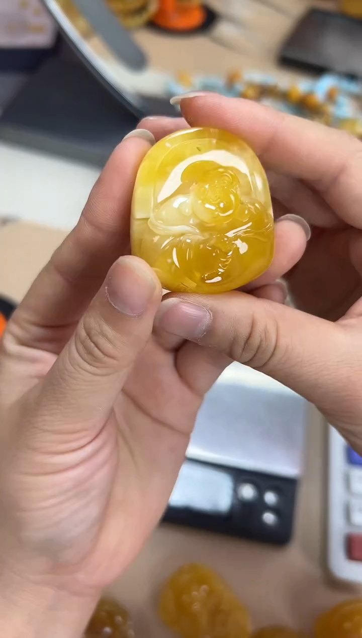 【闪购商品】琥珀裸石未镶嵌蜜蜡吊坠