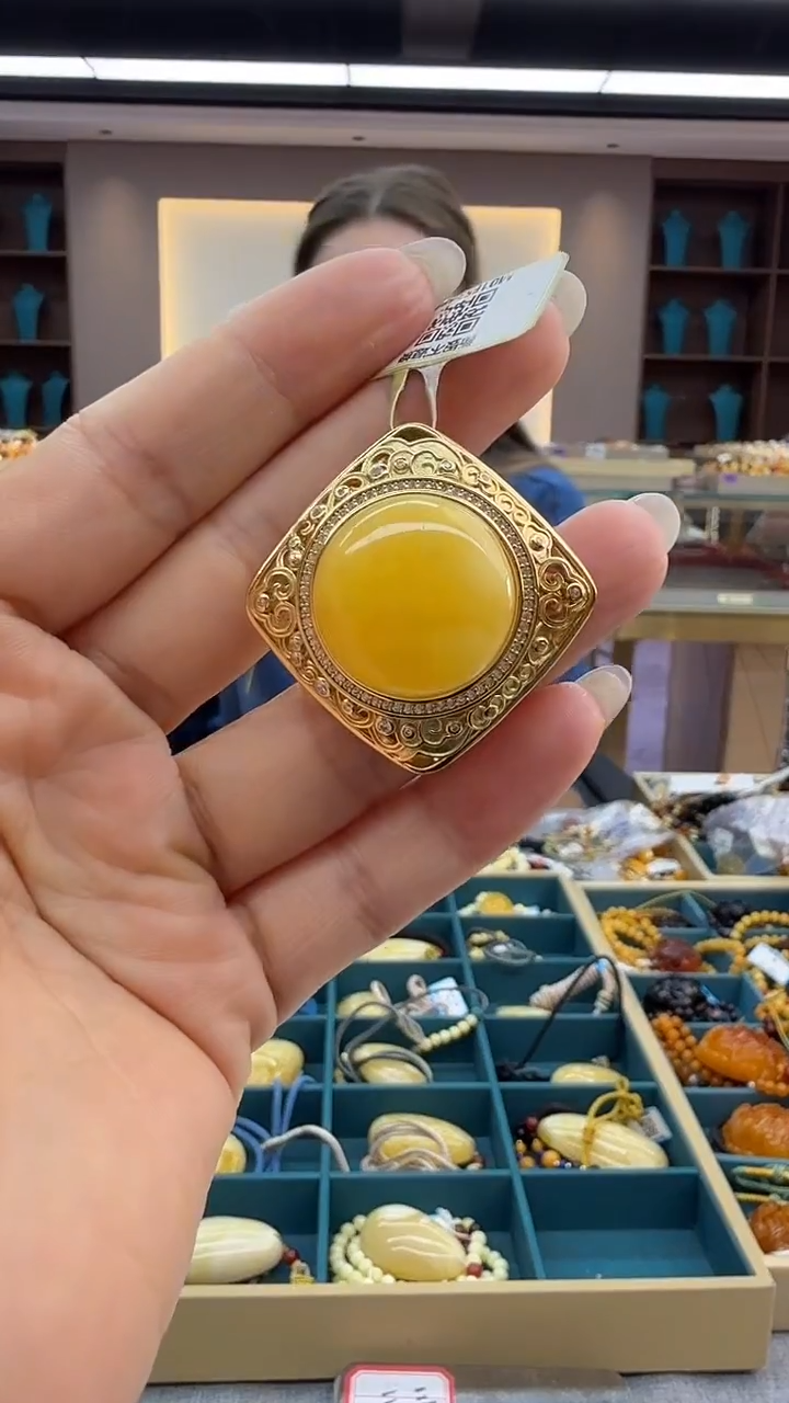 琥珀颈饰未镶嵌129秒拍号 假一罚三 