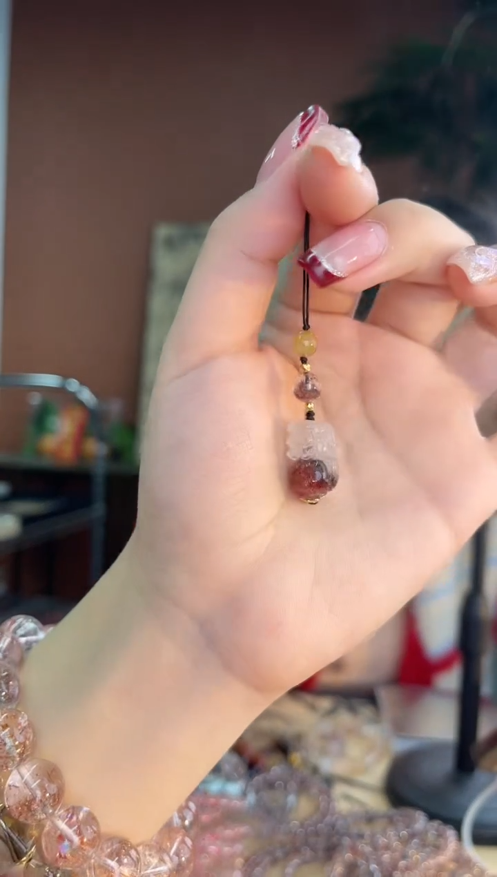 【闪购商品】水晶手串未镶嵌黑樱花手机挂多样性发一