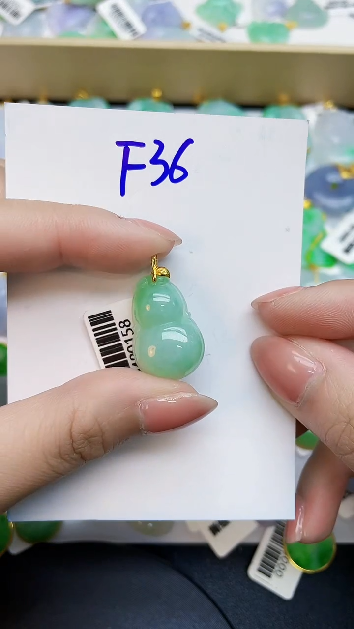 翡翠18K金镶嵌颈饰0000000000