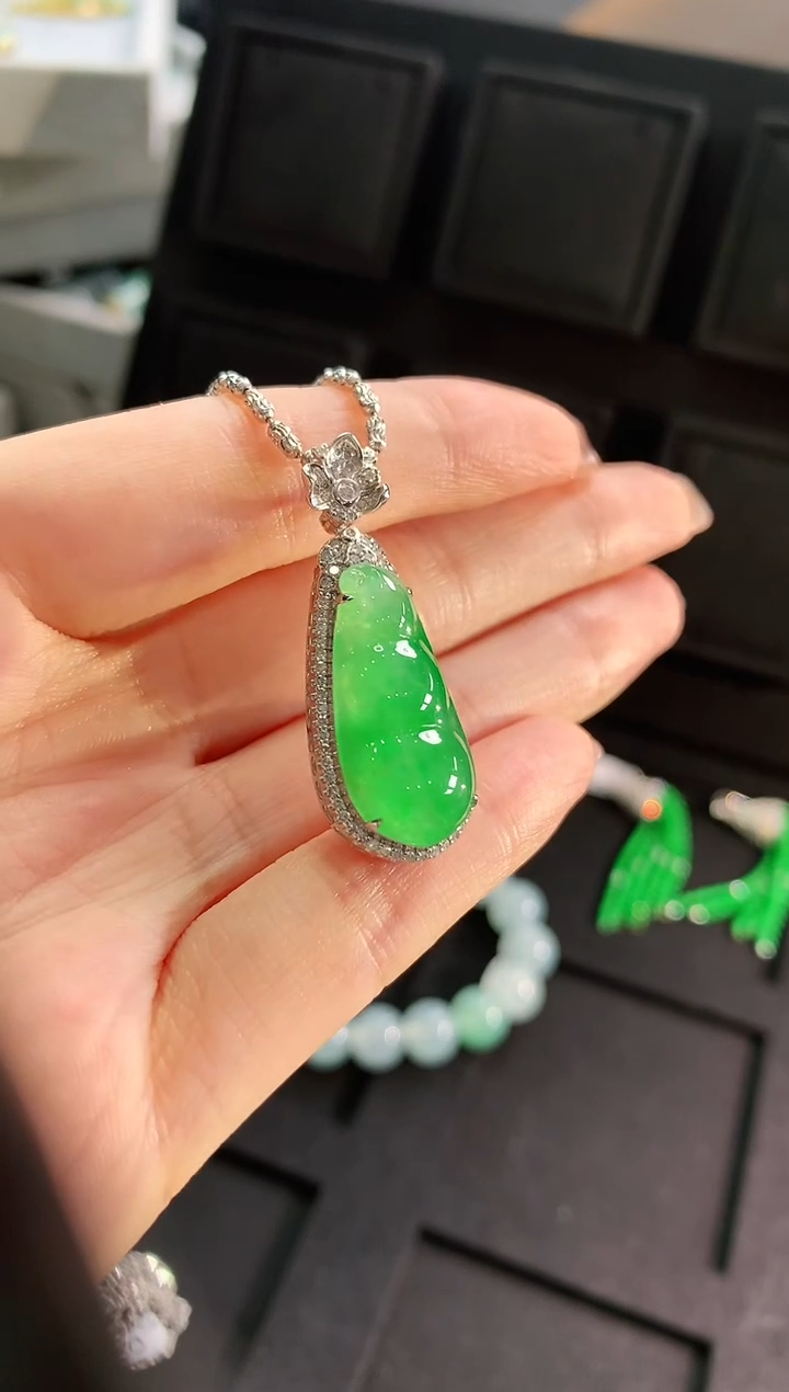 【闪购商品】翡翠吊坠(不含链)18K金镶嵌吊坠