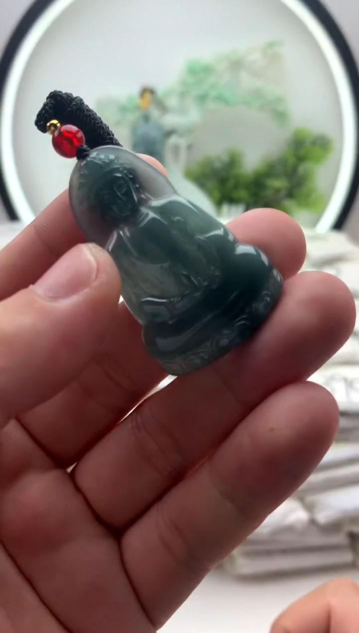 翡翠未镶嵌颈饰小观音