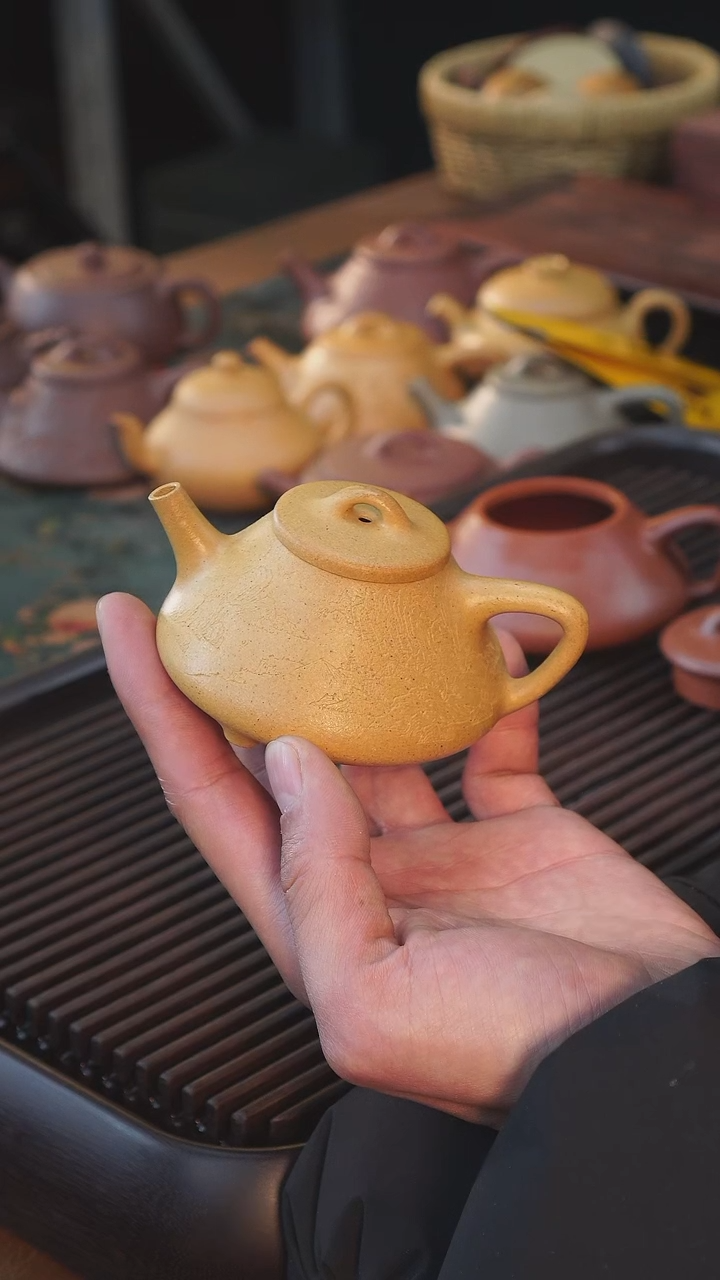 【闪购商品】紫砂茶壶120cc满刻山水黄金段小石瓢