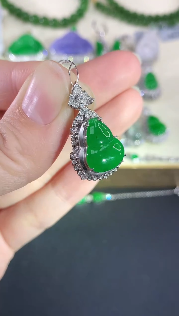 吊坠(不含链)18K金镶嵌翡翠147|