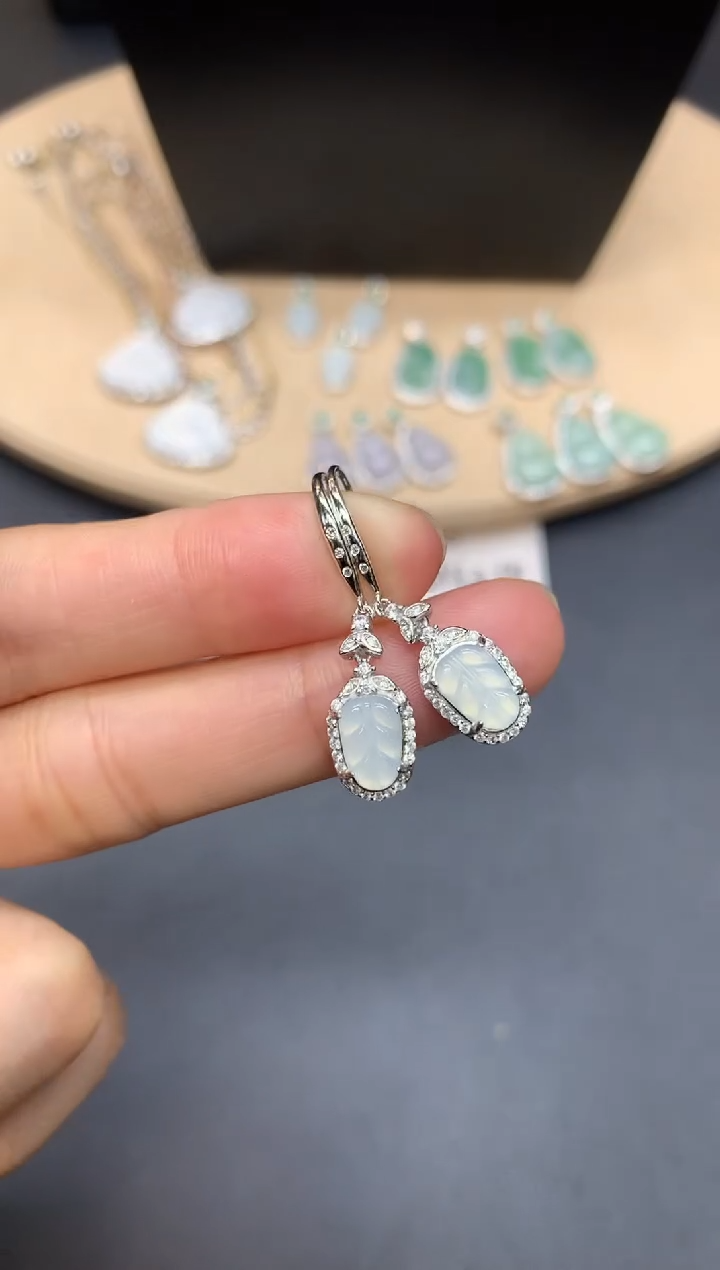 【闪购商品】翡翠耳饰银S925镶嵌叶子【多样性发其一】