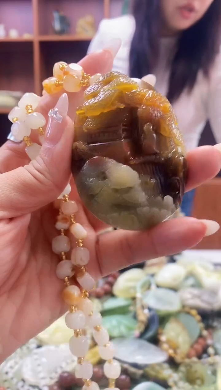 未镶嵌蛇纹石玉吊坠   