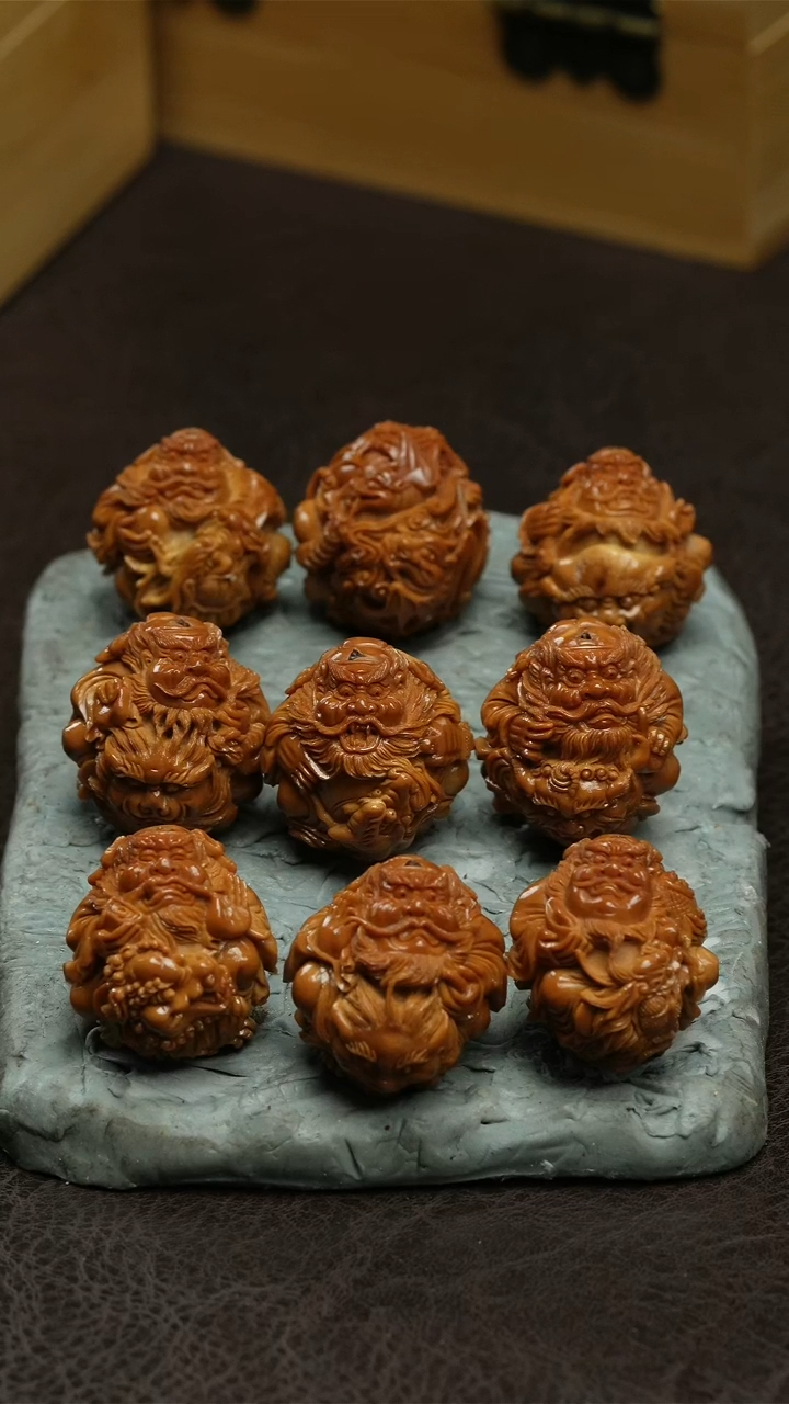 【闪购商品】橄榄核吊坠骑兽钟馗