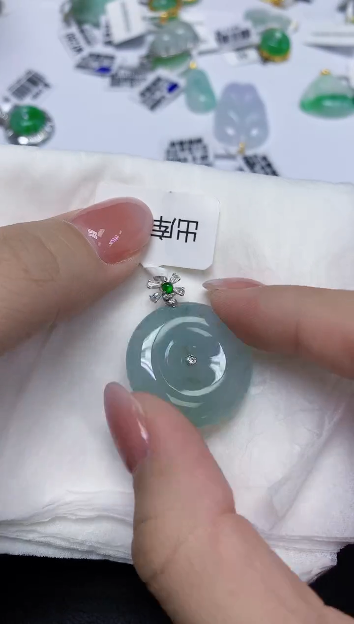 颈饰18K金镶嵌翡翠天然缅甸翡翠A货多样性发一件