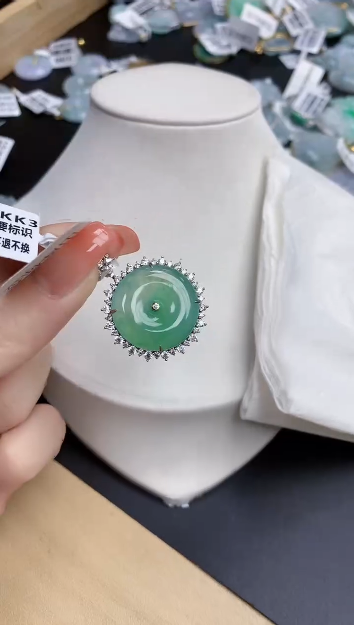 【闪购商品】翡翠颈饰18K金镶嵌天然缅甸翡翠A货