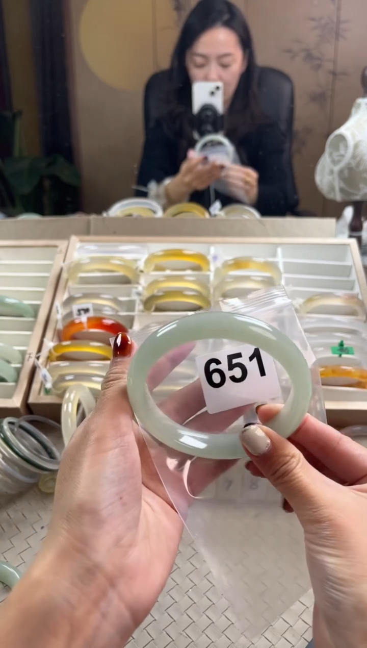 未镶嵌手镯石英质玉?*?651