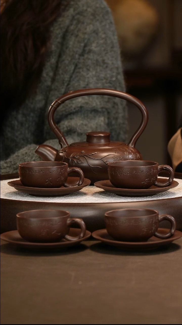 朱小华 夏趣提梁 520c/齐良末荔枝图