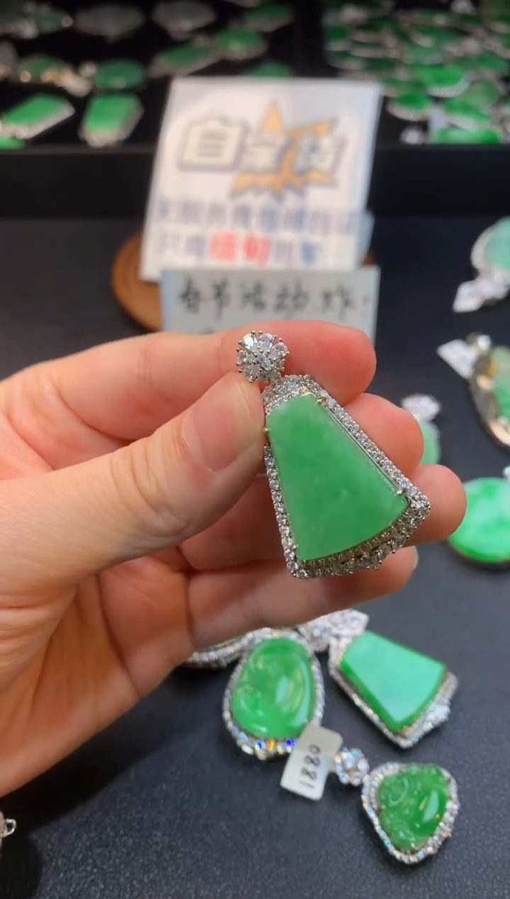 【闪购商品】翡翠颈饰银S925镶嵌翡翠1