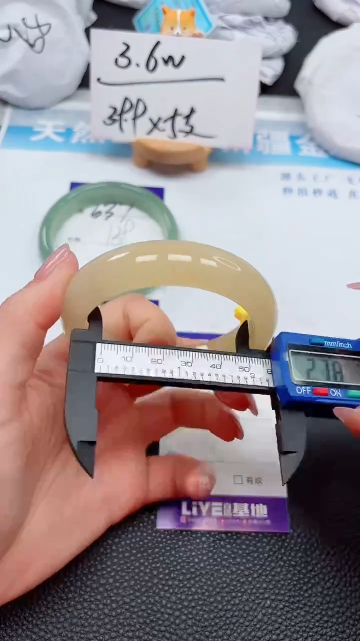 【闪购商品】石英质玉手镯未镶嵌638