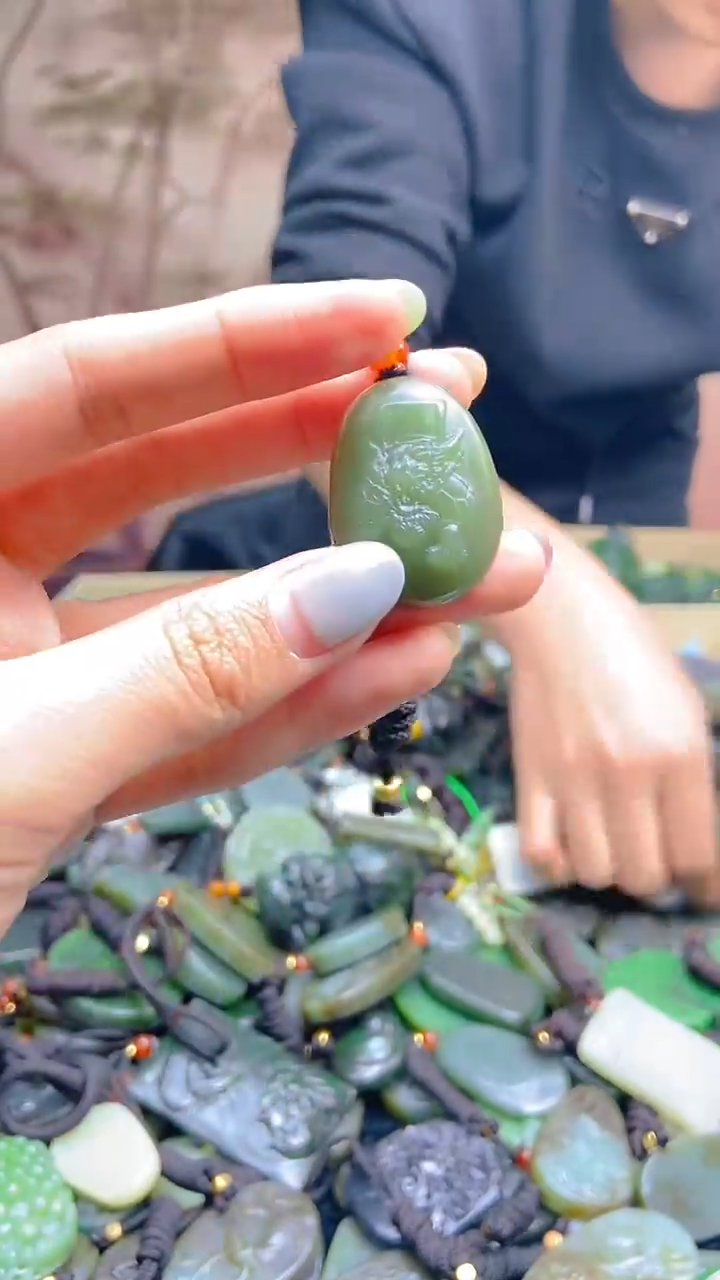 颈饰未镶嵌和田玉1