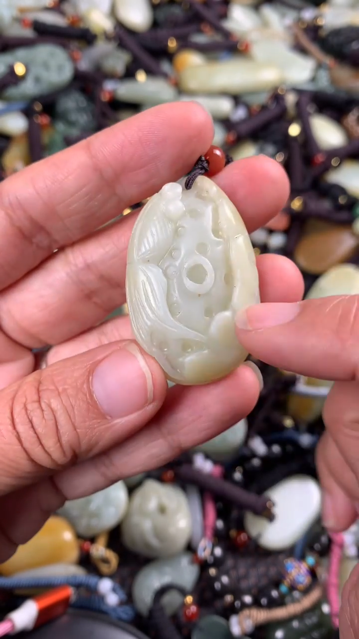 【闪购商品】和田玉颈饰未镶嵌多样性发货没有证书拍一发一有瑕