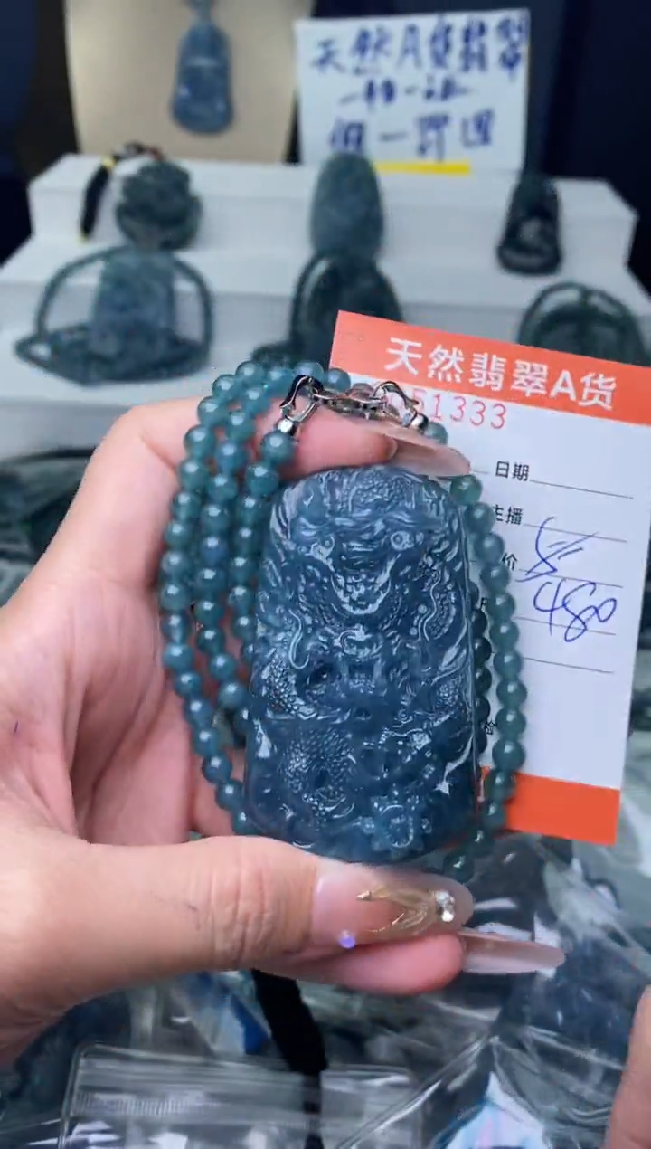 【闪购商品】翡翠颈饰未镶嵌··········